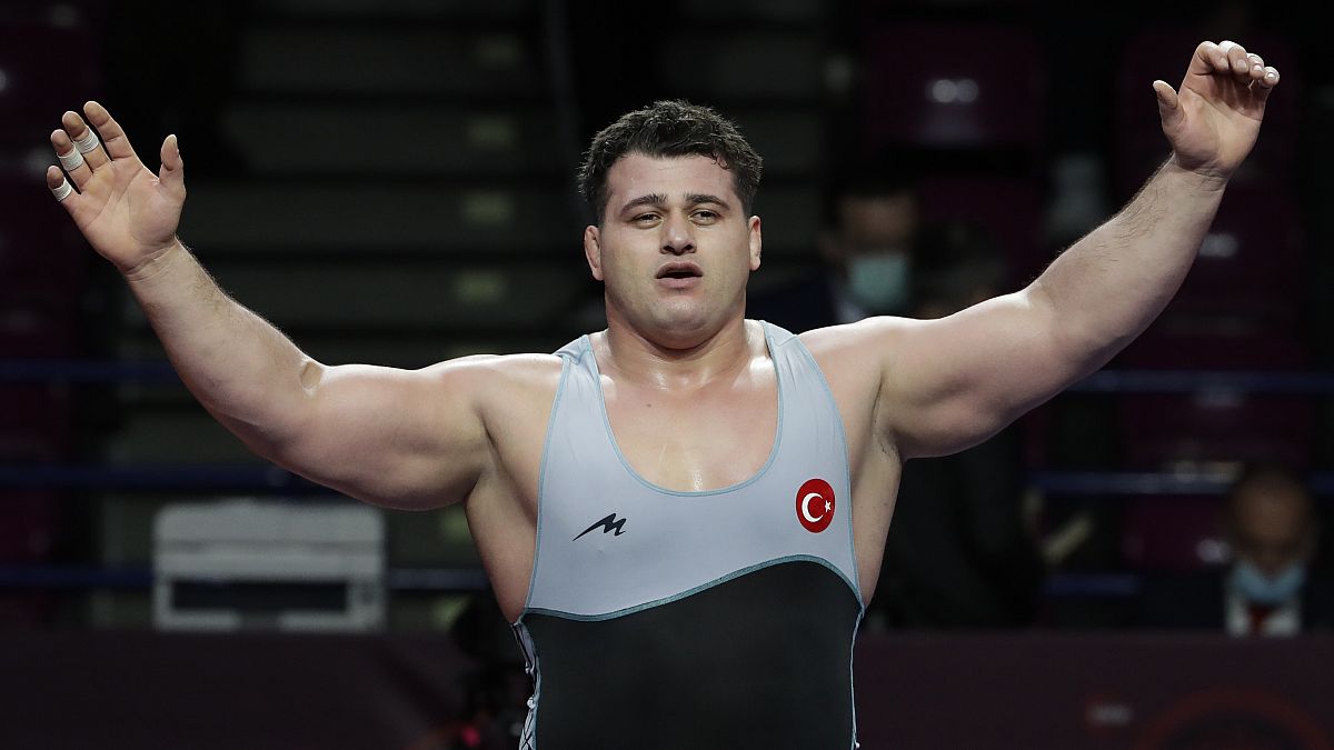 Milli güreşçi Rıza Kayaalp, Paris 2024 Olimpiyatları takımından çıkarıldı
