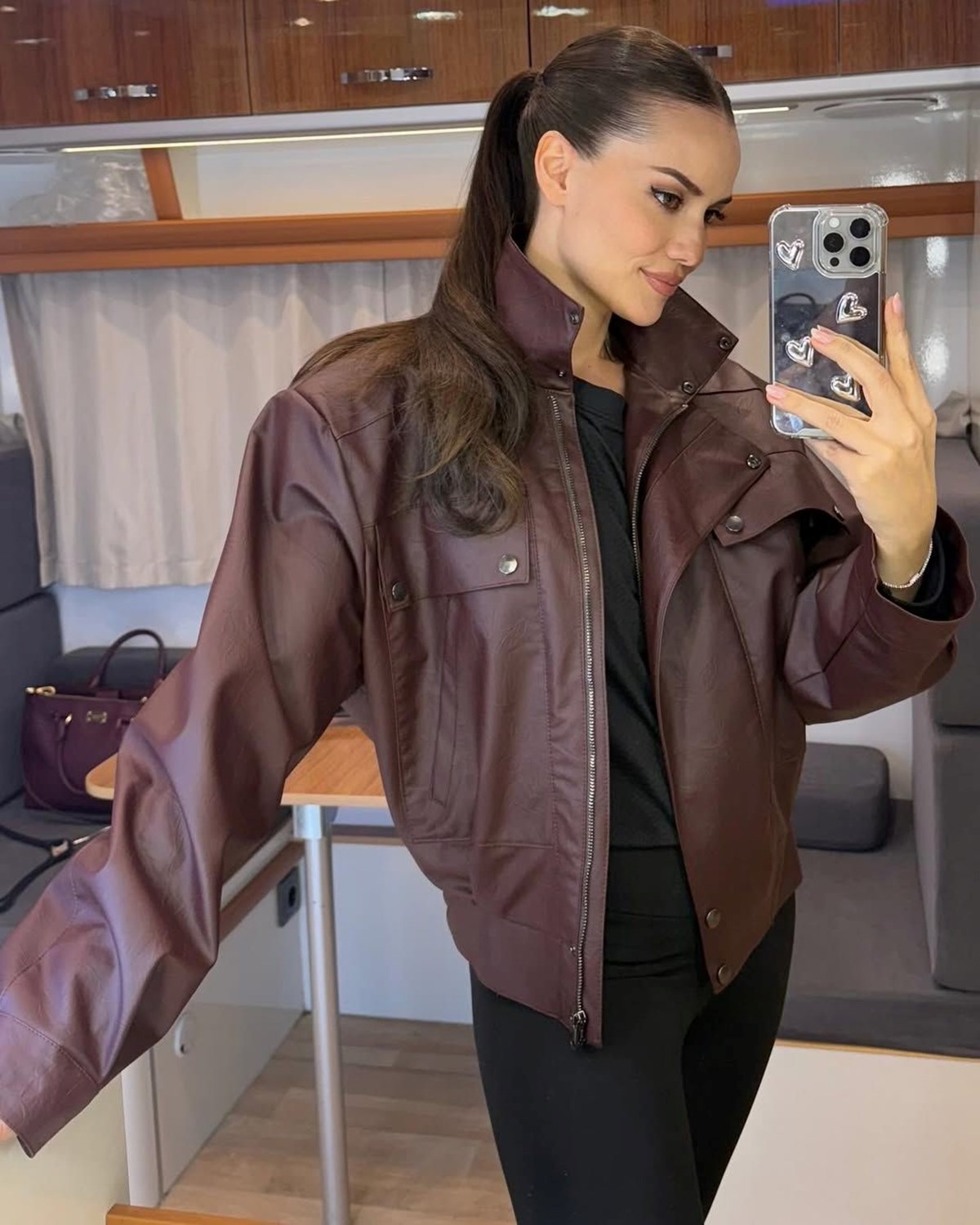 Fahriye Evcen yıllar sonra mezun olduğu üniversitede: Eski yuvamda set hatırası - görsel 2