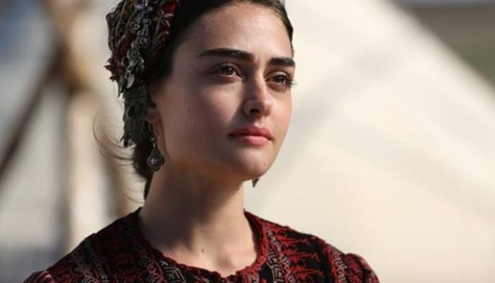 Esra Bilgiç'e Mardin dizisi teklifi geldi!  Projeyi gerçekten beğendi ama...