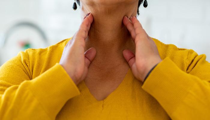 Boğaz şişliğine ne iyi gelir? Boğaz şişliğini ne giderir? Boğaz şişliği ilaçsız geçebilir mi?