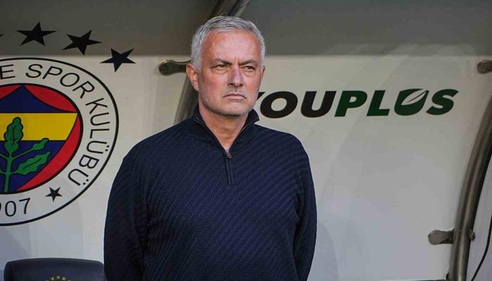 Fenerbahçe'de gol gelince taraftar çıldırdı... Büyük tepki var! Tribünler o ismi başkanlığa davet etti