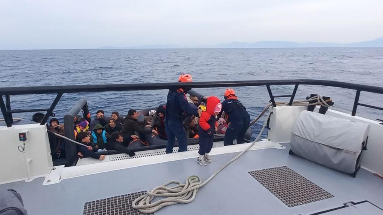 İzmir açıklarında 105 kaçak göçmen kurtarıldı