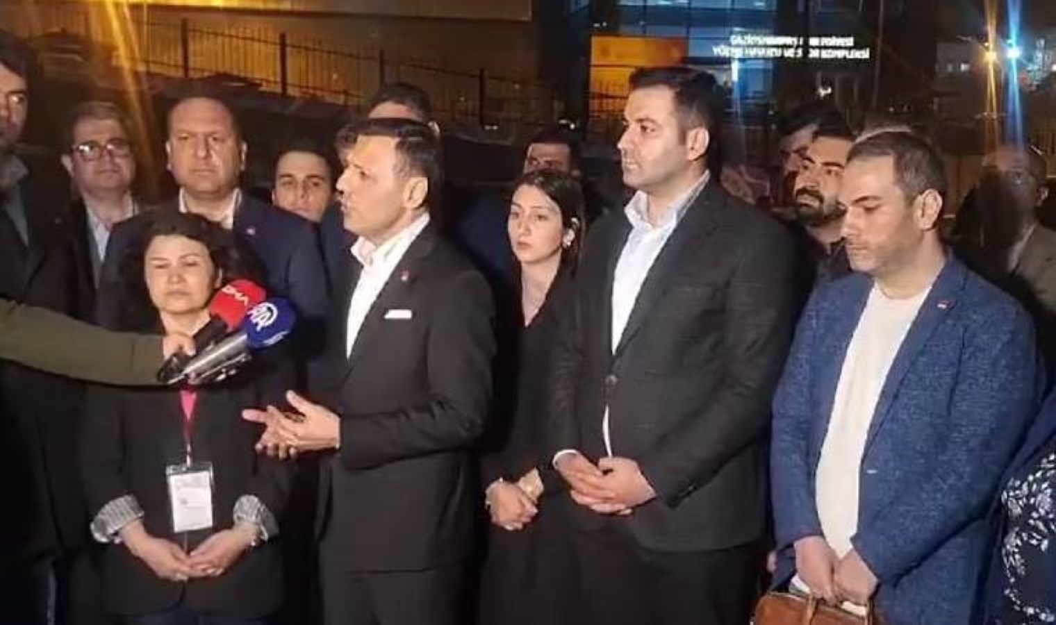 CHP İstanbul İl Başkanı Özgür Çelik'ten Gaziosmanpaşa açıklaması: "Yukarıdan siyasi baskı mı var?"  - Son Dakika Siyaset Haberleri