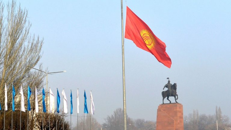 Kırgızistan vatandaşlarına “zorunlu olmadıkça Rusya’ya gitmemelerini” tavsiye etti