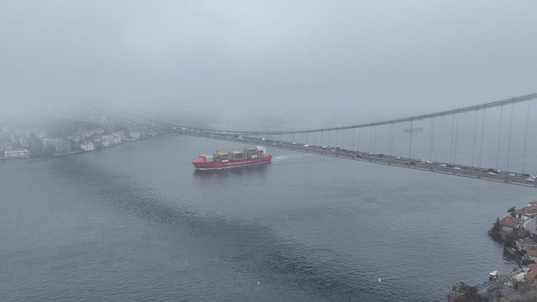 Boğaz’da gemi trafiği durduruldu