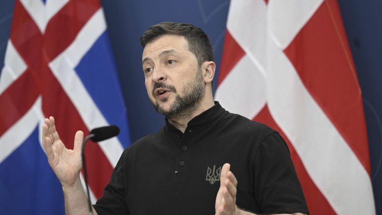 Zelenskiy: Ukrayna yakında Rusya'da Batı silahlarıyla saldırı düzenleyebilecek
