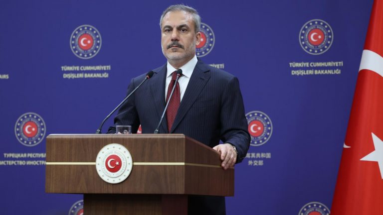 Bakan Fidan İranlı mevkidaşı ile görüştü
