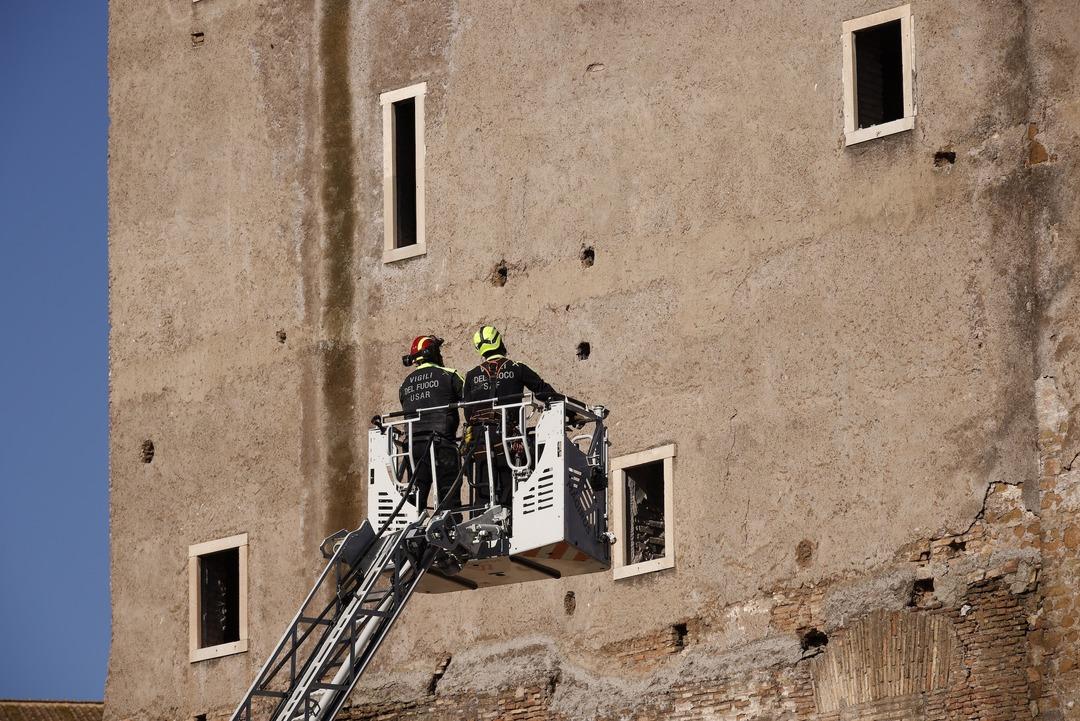Avrupa'nın göbeğinde kule faciası: Bütün İtalya'yı paniğe sürükledi! Roma'da film kurtarma operasyonu 6