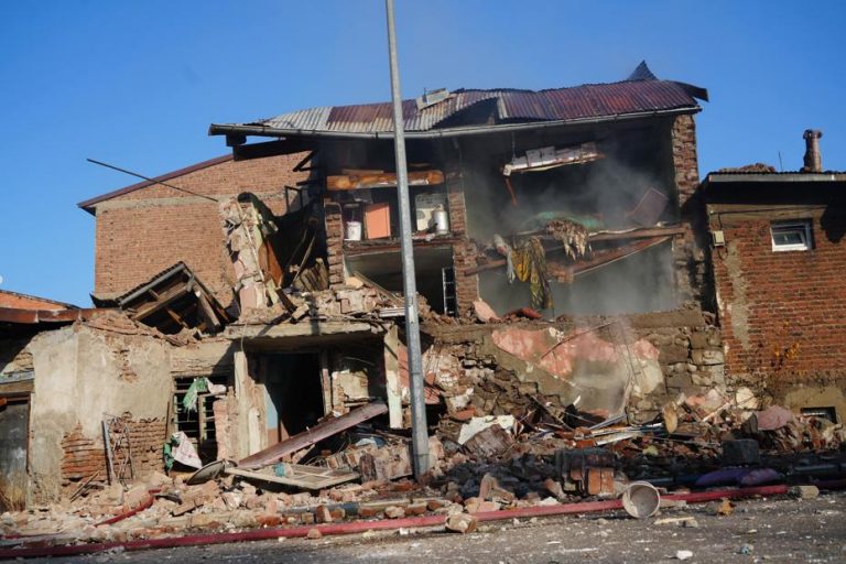 Erzurum’da İki Katlı Evde Patlama Gerçekleşti