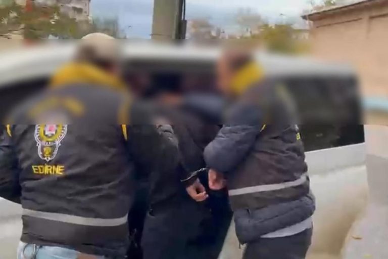 Kaçak mahkum, polis kapıyı çaldığında intihar girişiminde bulundu