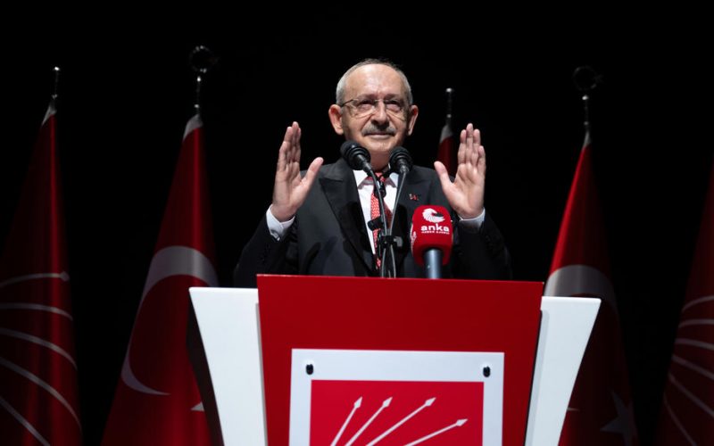 CHP'de gözler saat 13.00'te: Gündem ihraç kararları ve kurultay