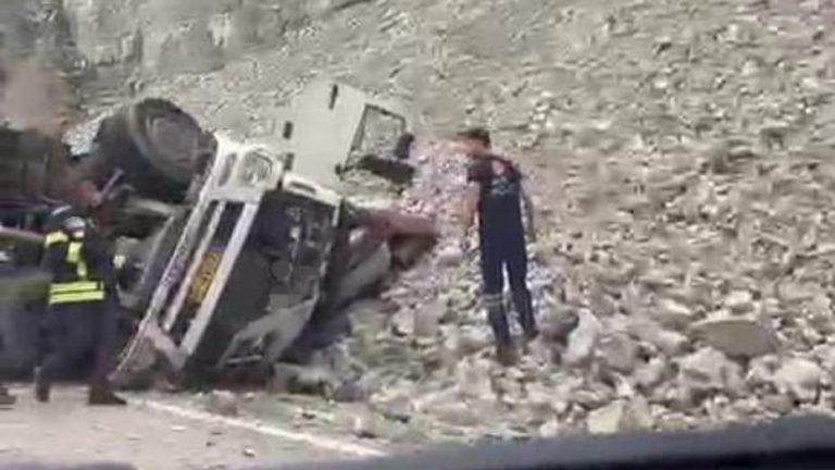 Freni Patlayan TIR ve Trafik Kazası: Bir Ölü, İki Yaralı