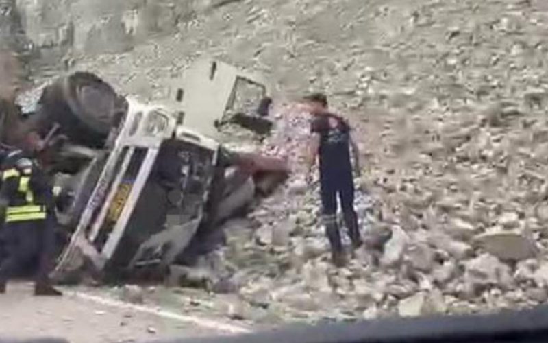 Freni Patlayan TIR ve Trafik Kazası: Bir Ölü, İki Yaralı