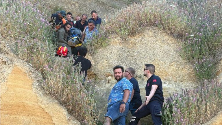 İstanbul’da Yamaç Paraşütü Kazası: İki Yaralı Kayalıklara Çarptı