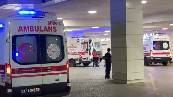Sakarya Hendek’te Fındık İşçilerini Taşıyan Traktör Devrildi: 18 Yaralı